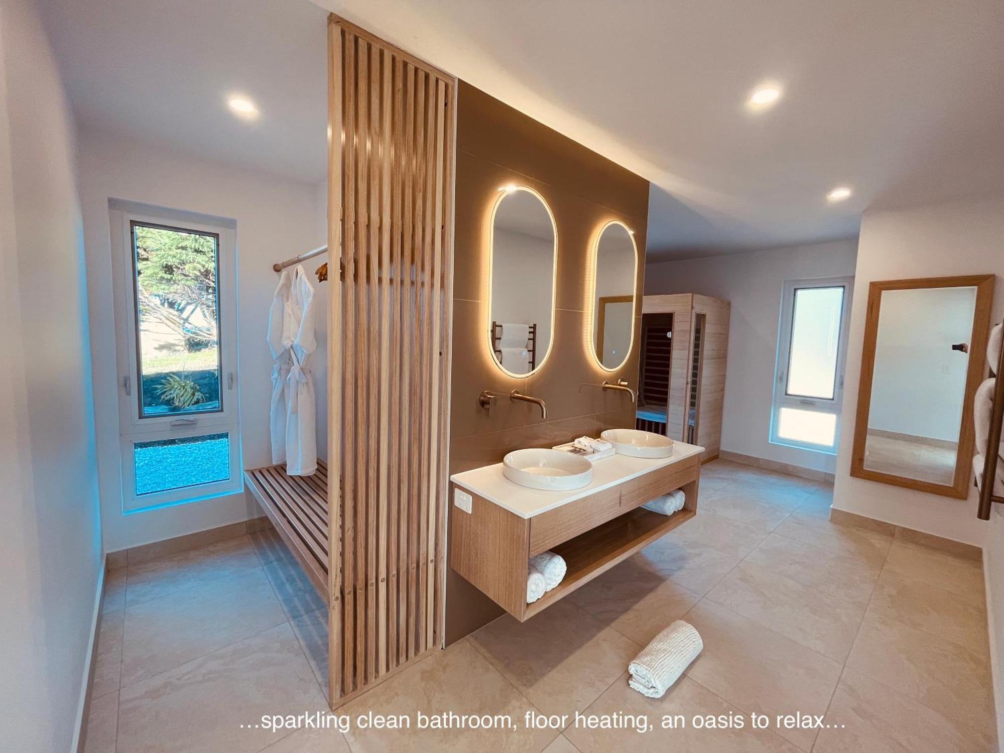 Saltwater - Absolute Oceanfront, Fire Pits, Some Villas With Hot Tubs And Sauna Falmouth Экстерьер фото